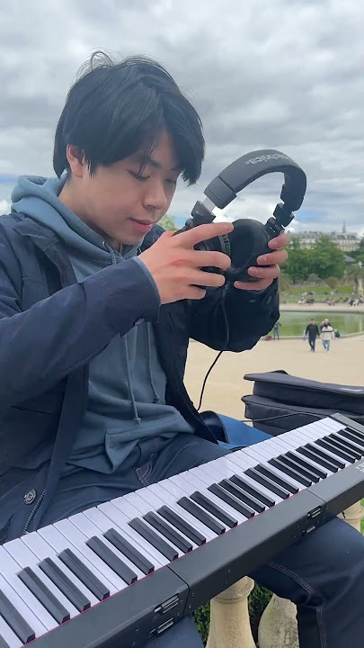 Enjoying the portable Piano de Voyage keyboard in a beautiful garden in Paris