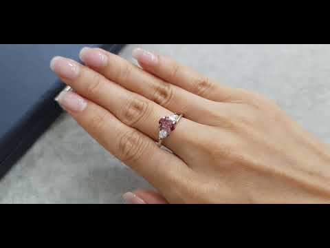 Unheated oval-cut Padparadscha sapphire 0.96 carats, Madagascar Video  № 1