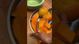 अक्षय तृतीयेला आम्ही अशी बनवली घरच्या घरी आमरस पुरी | Aamras Puri Recipe in Marathi #shorts #konkan