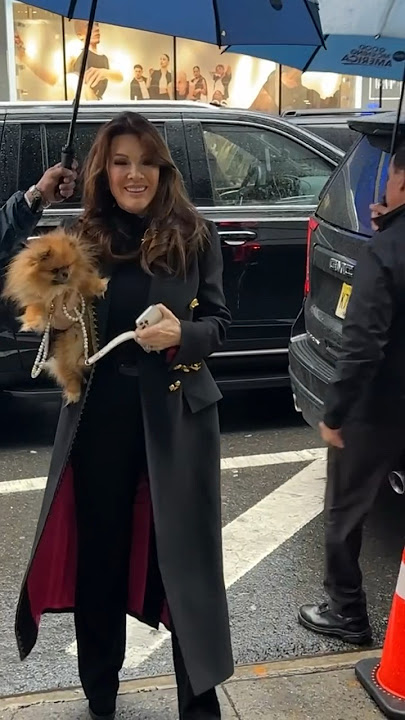 Lisa Vanderpump takes her dog to work! #lisavanderpump #vanderpumprules