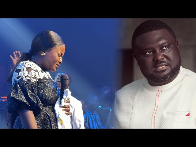 Sad 😢 Ohemaa Mercy Broke down in tears at Akesse Brempong Davidic concert to mourn KODA Passing class=