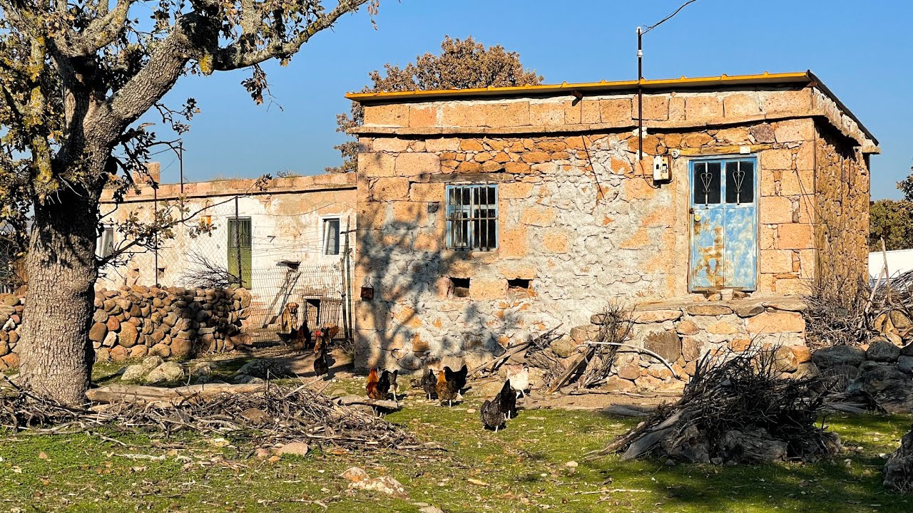 Evlerini terk etmek zorunda kaldılar! Sadece iki hane kaldı! (Karaburun Köyü)