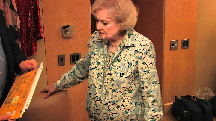 Betty White Talks About "Golden Girls" Costumes fr...