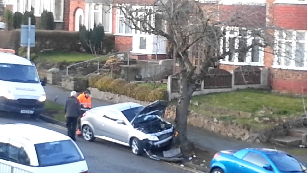 Perry barr birmingham car crash in tree! YouTube