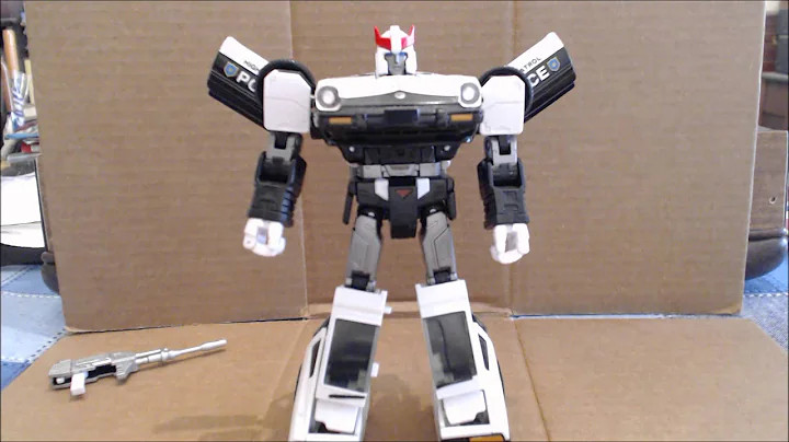 Chuck's Reviews Transformers Masterpiece Prowl