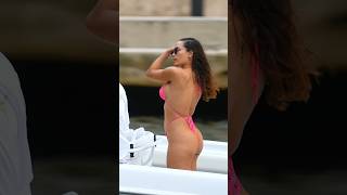 Miami Queen Singing And Dancing Through The River Miami River Miami Boats.