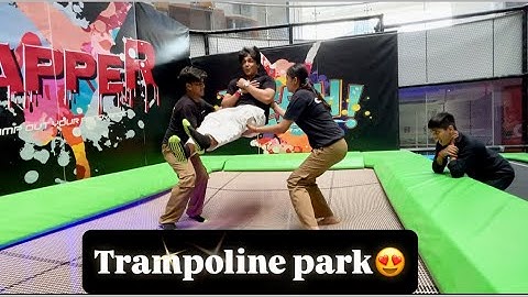 Trampoline park me aagye with friends😍,maja aagya #trampoline #trampolinejumping #vlog