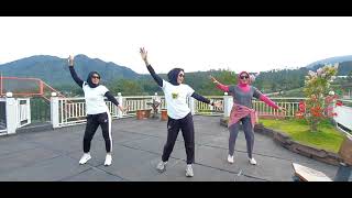 SENAM MAUMERE TRIO GREGET CABANG NGAPAK DI LEMBANG VIEW GUNUNG TANGKUBAN PERAHU