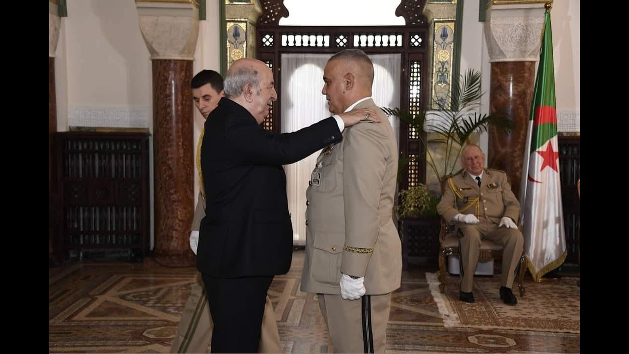 الرئيس تبون يٌقلد رتبة لواء لمجموعة من العمداء