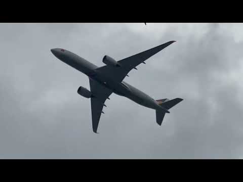 Philippine Airlines a350-900 takeoff from Manila