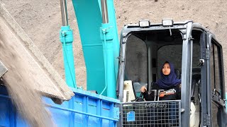DEVITA Excavator Operator Screening Sand Truck