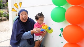 Aracelli Meletuskan Balon Dan Belajar Warna - Learn Color With Balloons