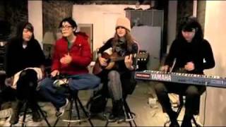 AUX Sessions: Warpaint playing &quot;Shadows&quot;