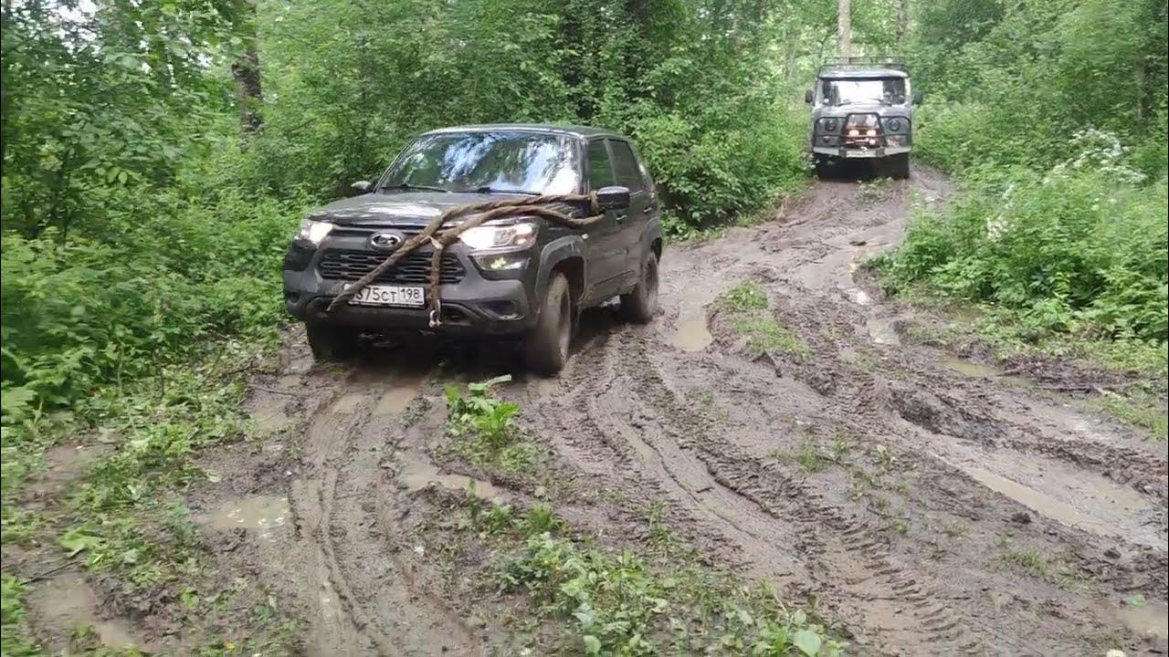 Нива 2123 по грязи в стоке