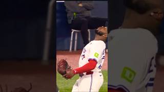 “Cuando el guante habla 💥 Vladimir Guerrero, Jr. en modo defensivo 🧤⚾” #Postseason  #WorldSeries