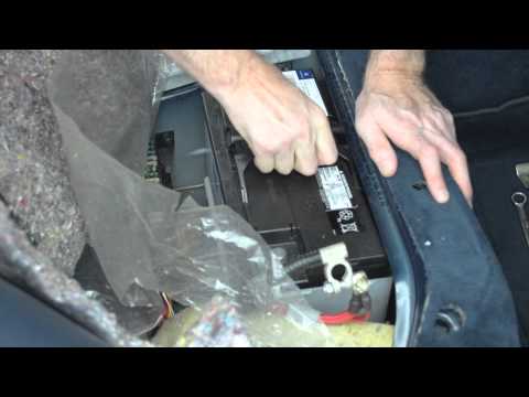 Mercedes E300 W210 Battery Replacement