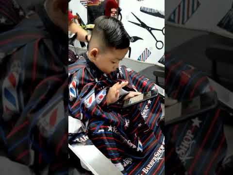 Potong rambut  pertama di barbershop part1 YouTube