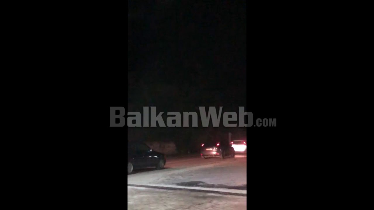 Radhë kilometrike në aksin Levan-Fier, bllokohen shoferët e automjeteve