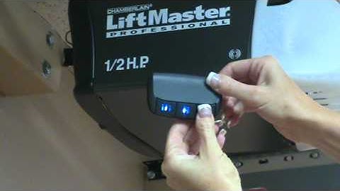 Programming a Liftmaster 895MAX garage remote