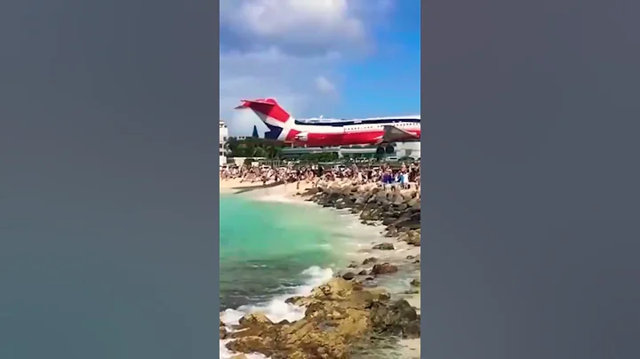 McDonnell Douglas MD-80 landing at Saint Maarten✈️