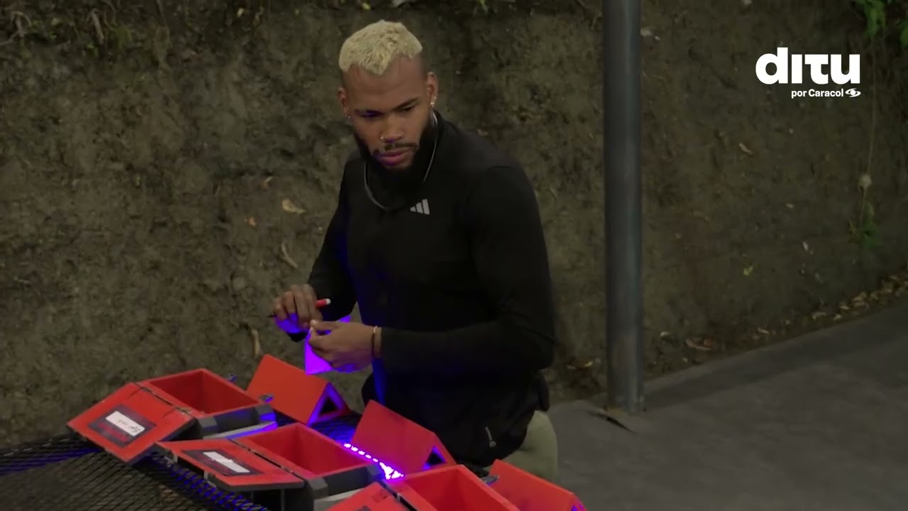 Omega le roba dinero a Gamma en el Rincón de los Castigos- DITU