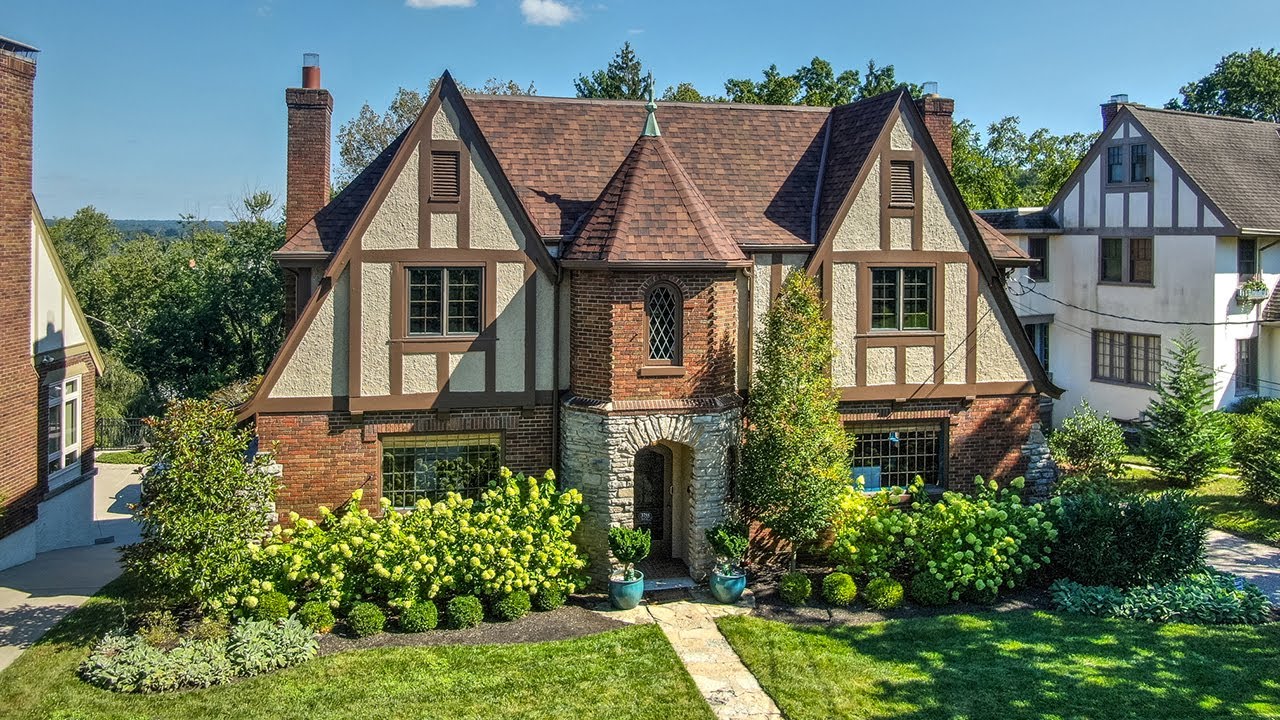 3755 Earls Court View, Mt Lookout