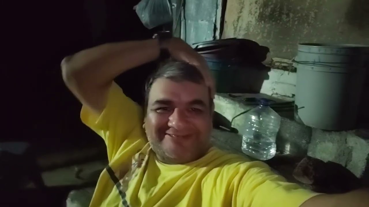 Una noche en suspenso tomando café