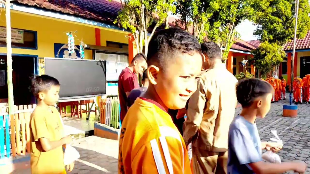 Peduli Sosial SDN 94/III Siulak Deras Kerinci Jambi 