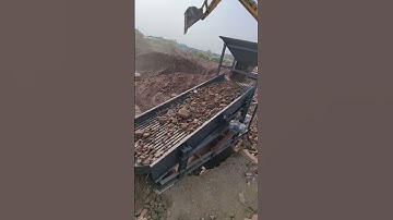 Mobile double-layer vibrating stone screening machine#vibratingstonescreeningmachine