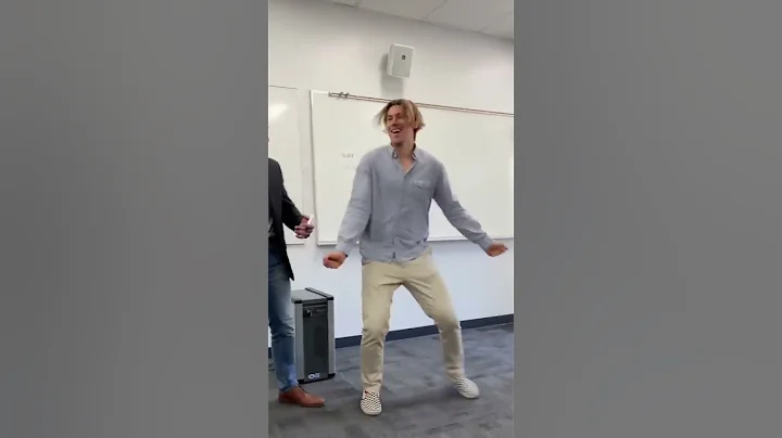 Teacher Vs Substitute Dance Battle - DayDayNews