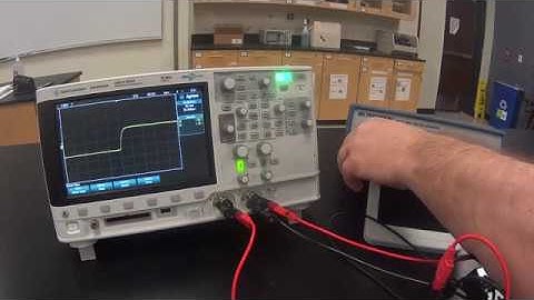 Osciloscope with RC Circuit -- Time Constant -- Agilent 2002A
