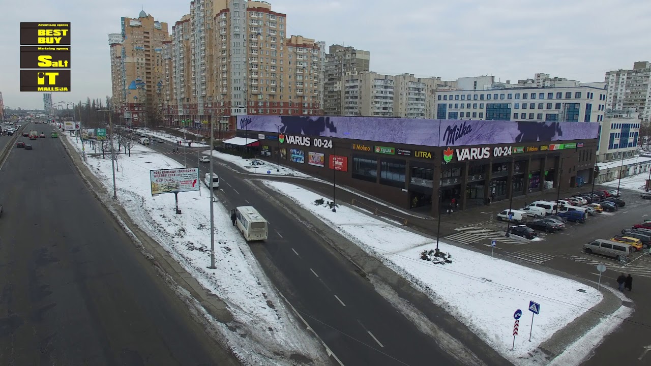 Реклама Милка на медиафасаде ТЦ Academ City