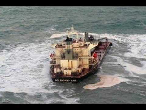 The boats than going under or Lost on the bering sea - YouTube