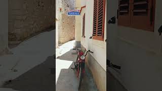 Walking through the streets of a small island town with no cars. Susak part II.