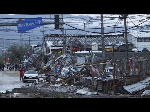 Мощный ураган «Отис» бушует в Мексике. Погибли 27 человек