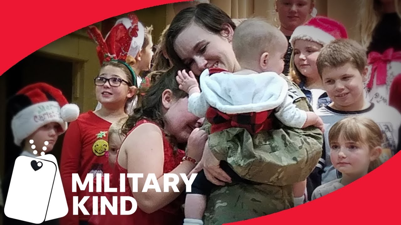 Santa helps sister pull off epic military homecoming