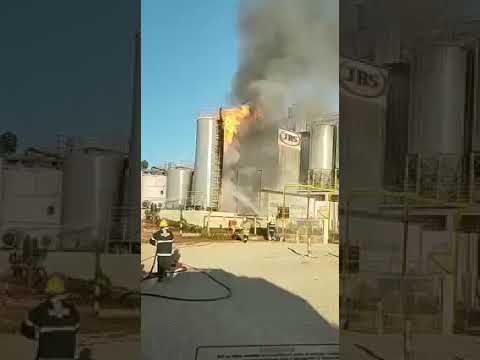 Incêndio é registrado na fábrica de rações da JBS em Passos