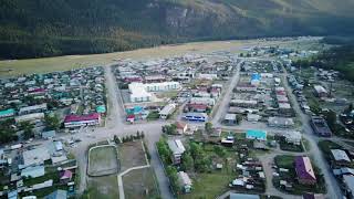 Село Акташ, Республика Алтай. Полёт на небольшой высоте.
