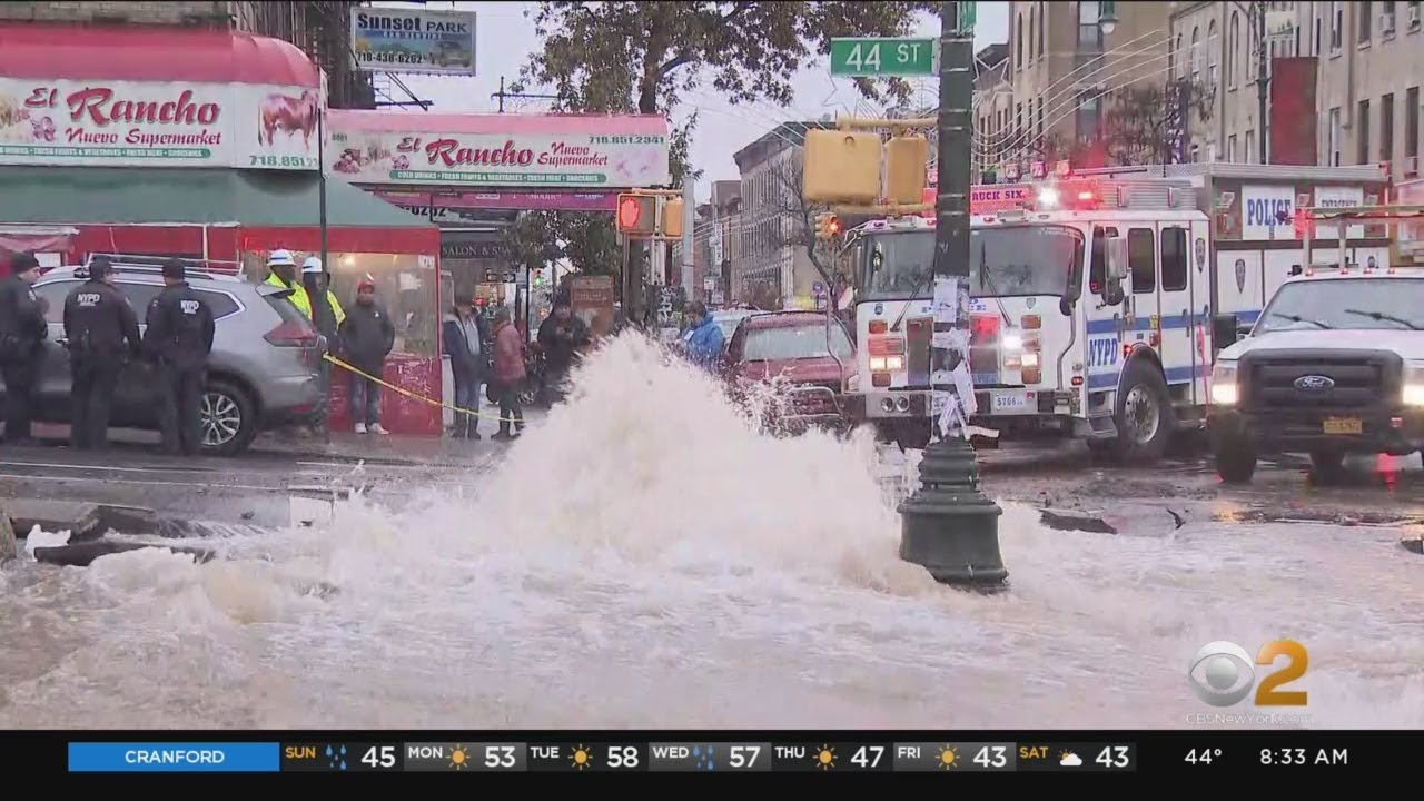 Water Main Break Floods Brooklyn Streets - YouTube