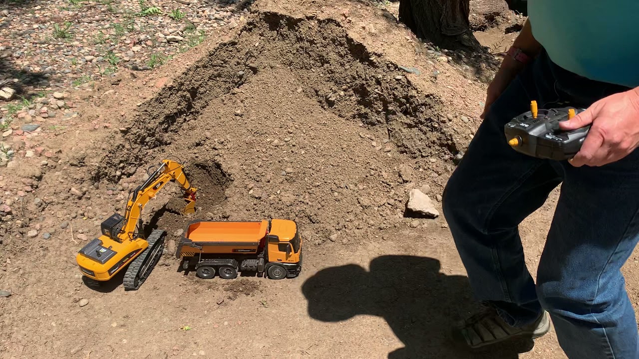 Top race TR211 (huina580) excavator, TR212 dump truck (huina 582) entry level rc construction demo.