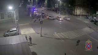 В Волгограде на видео попало жуткое ДТП у городской администрации