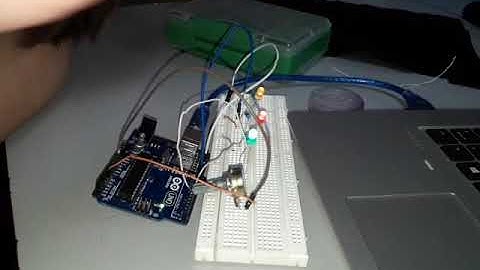Arduino con 3 leds y un potenciómetro