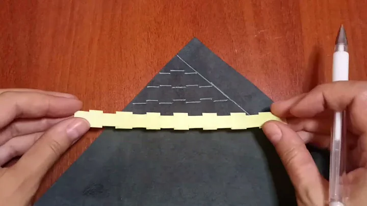 DIY how to make intrecchiato weaving in Bottega Veneta style. Tutorial step by step, leather weaving