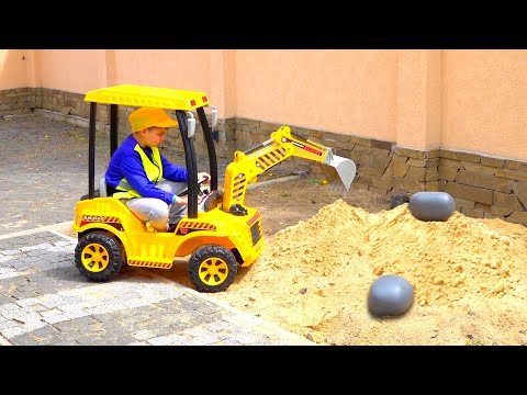 Dima and Daddy pretend play with toy cars