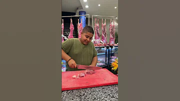 الجزار المعلم تيتو حربي اسما وشكلا جزار ابن جزار خش هتجيبك عيدسينالاللتقليد 