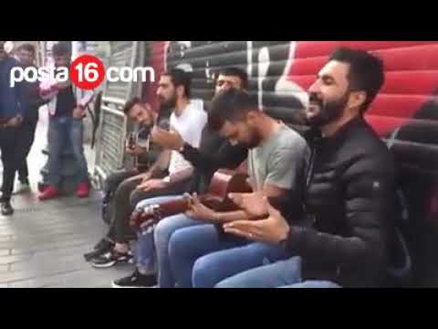 Taksimi sallayan Kürt gençler