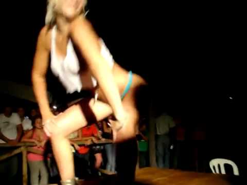 Baile caliente de Jennifer Cabrera en una Expo-Tun...