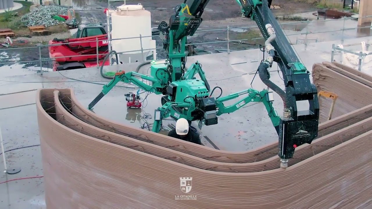 The MaxiPrinter Keeps Building Even in the Rain