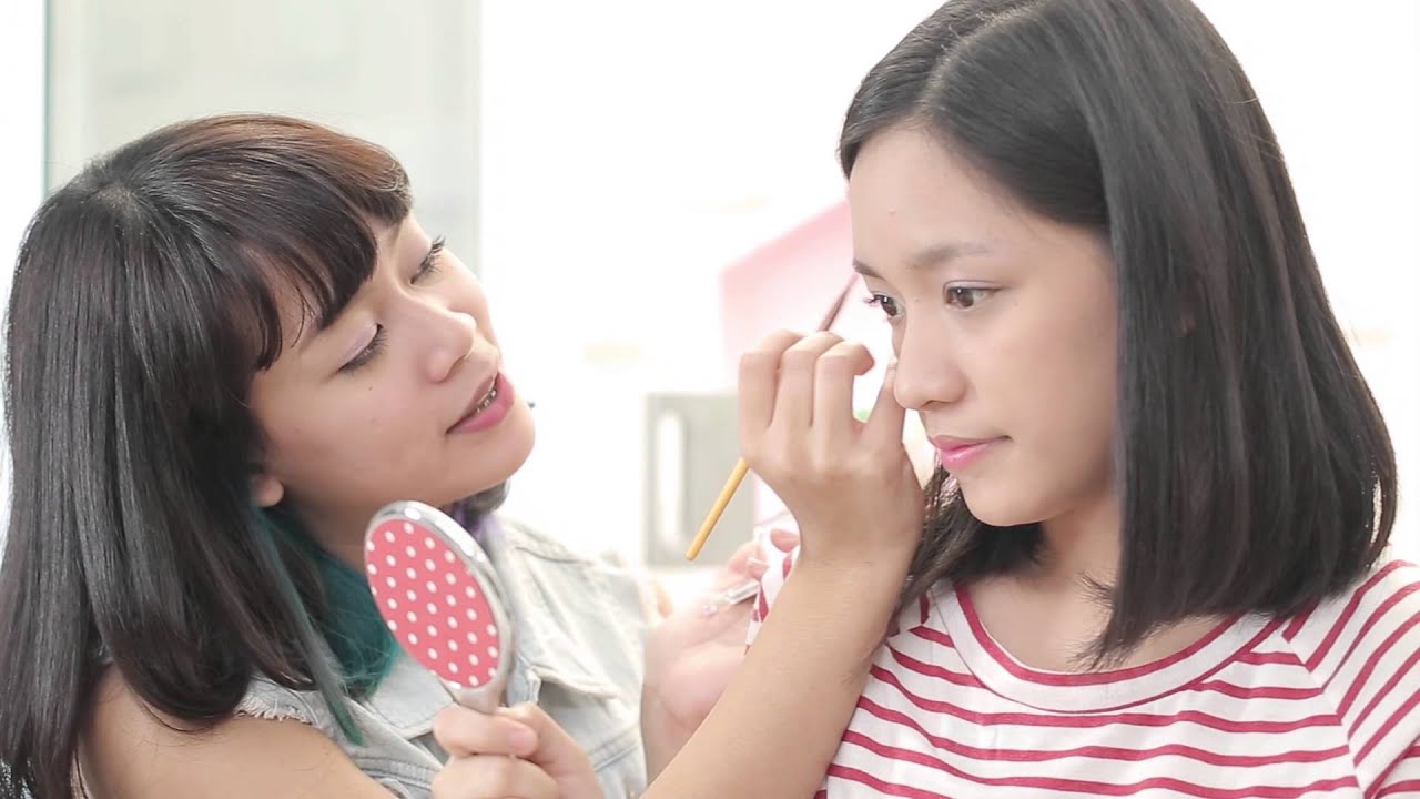 Fun With Friends: Define Your Eyebrow 