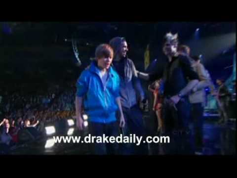 k'naan,-drake,-justin-bieber-&-nikki-yanofsky---wavin'-flag---2010-juno-awards-live
